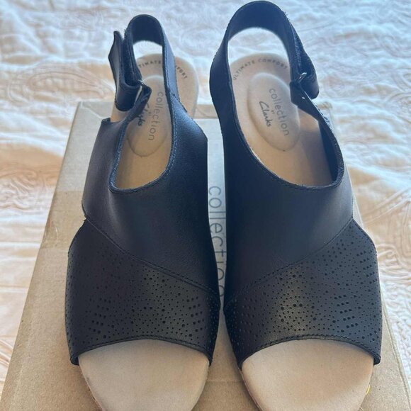 Clarks black wedges - Picture 3 of 7